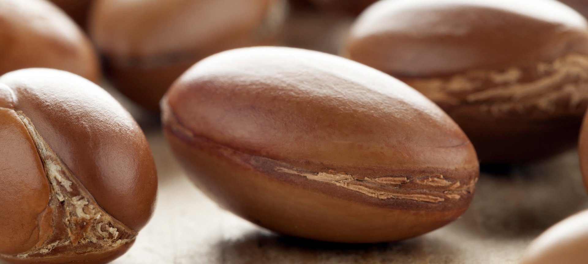 早上醒來變成熊貓眼？來點咖啡因提提神吧（標題）